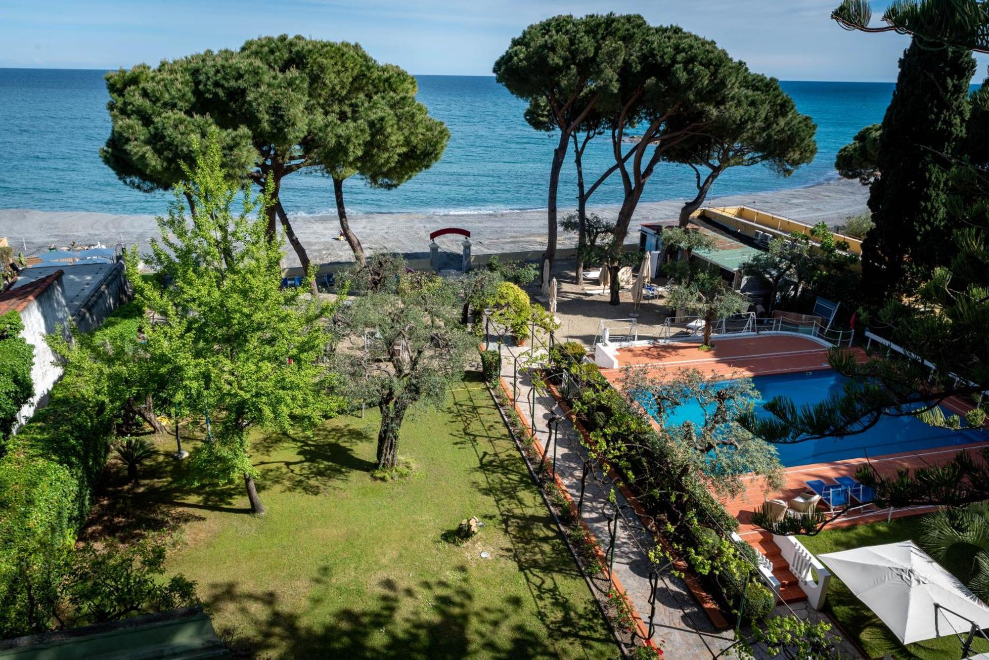 Hotel Eden Park Diano Marina Exterior photo