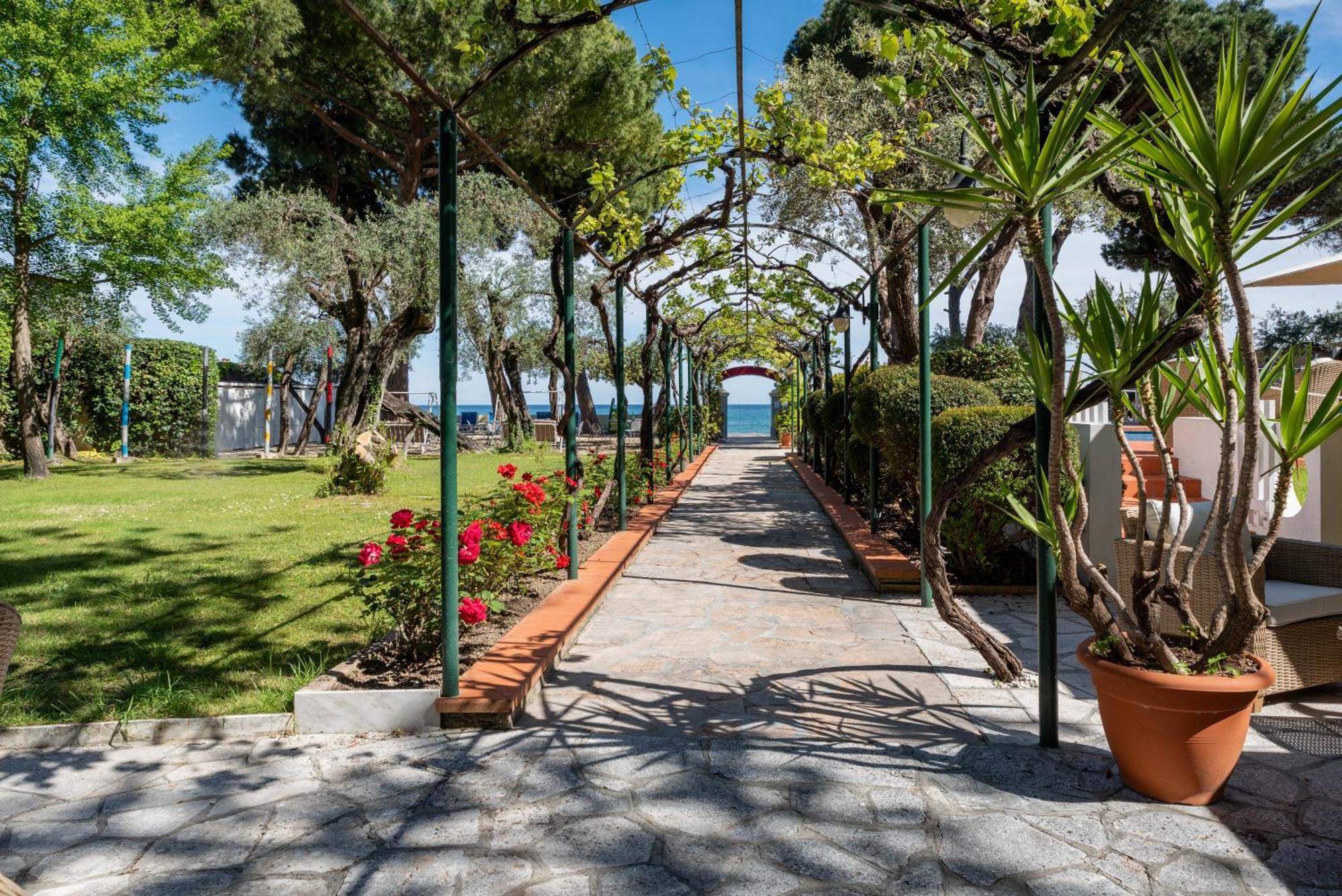 Hotel Eden Park Diano Marina Exterior photo