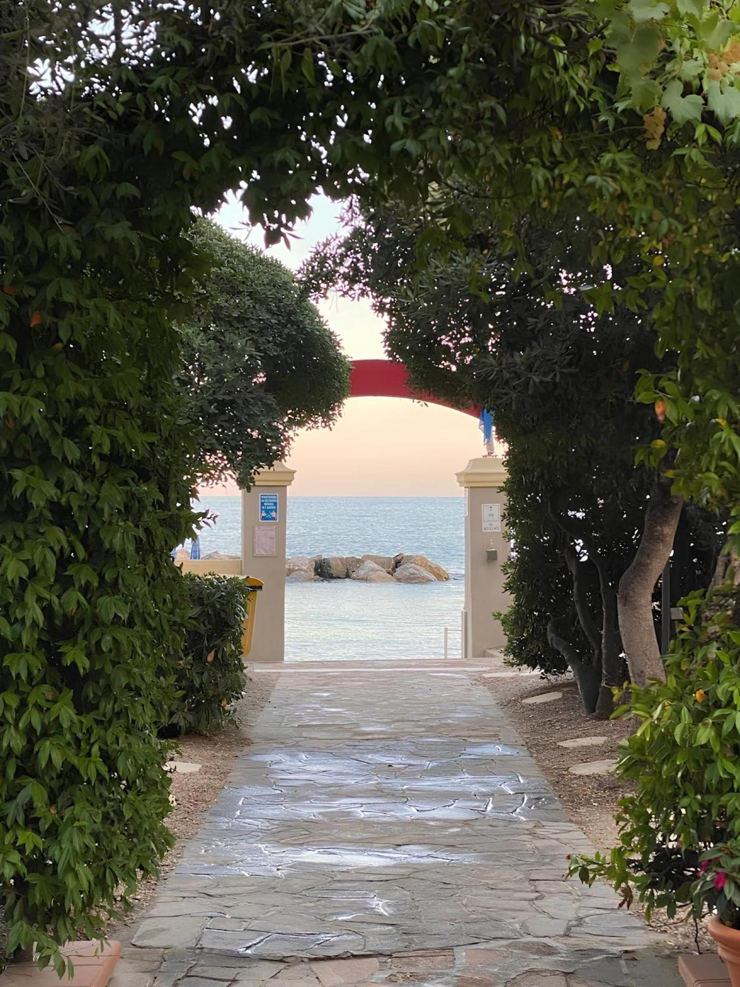 Hotel Eden Park Diano Marina Exterior photo