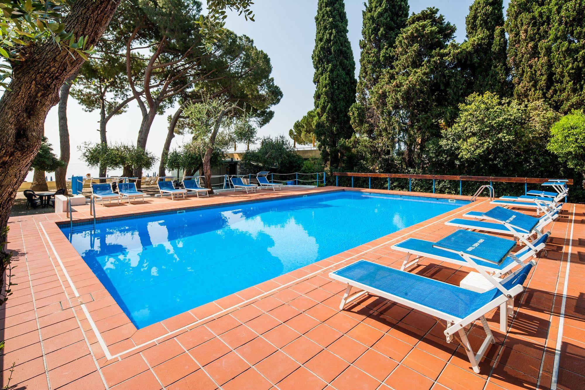 Hotel Eden Park Diano Marina Exterior photo