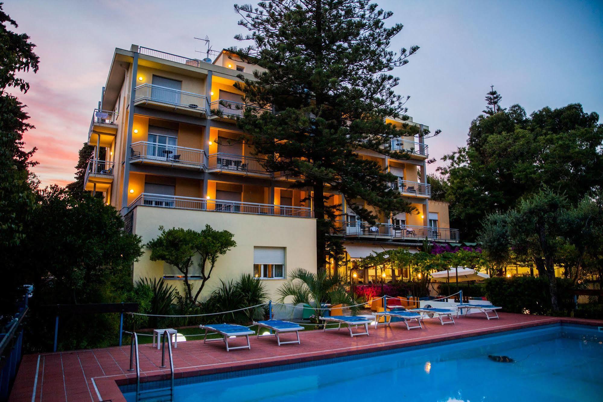 Hotel Eden Park Diano Marina Exterior photo